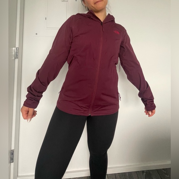 North face shell jacket in maroon color - Picture 2 of 8
